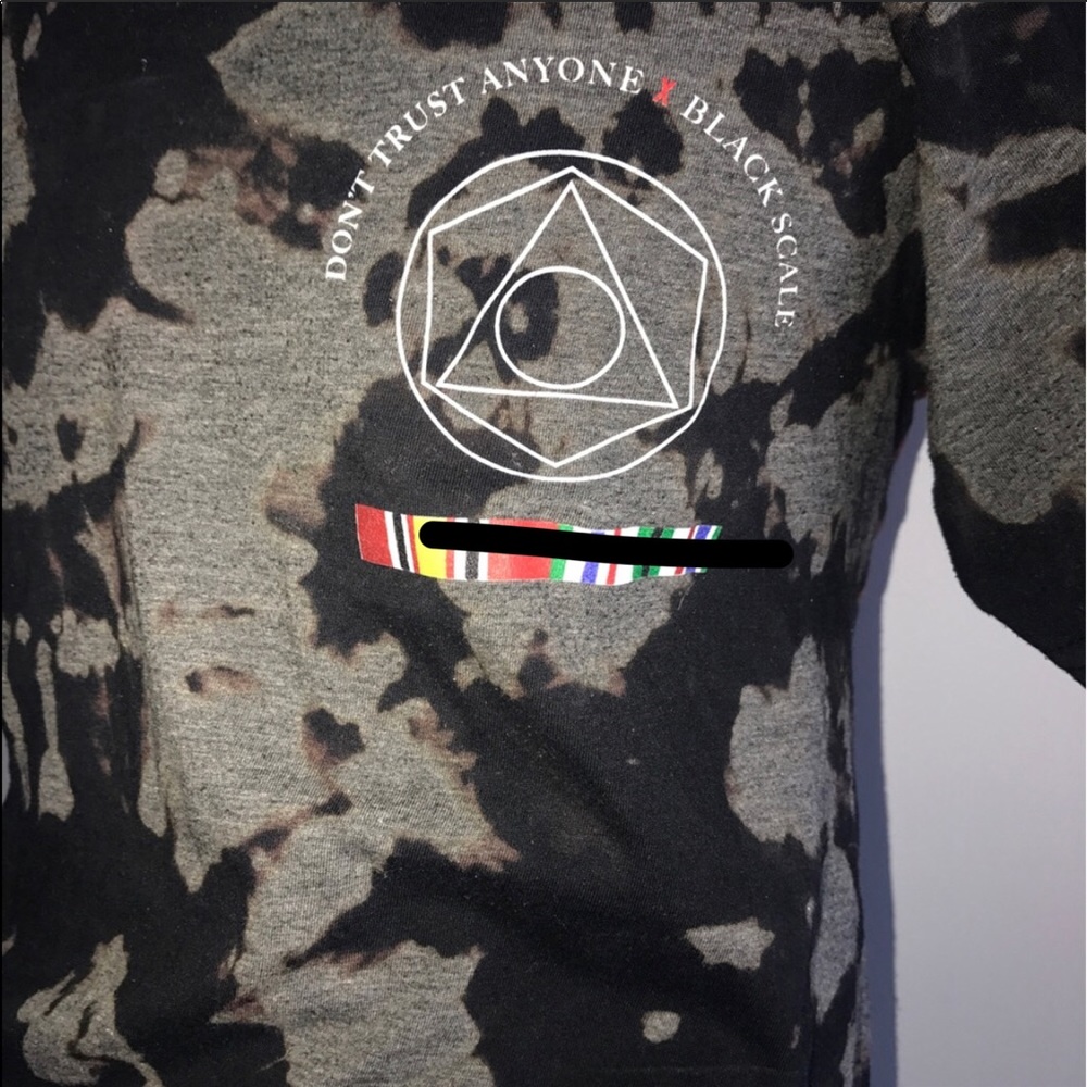 Vintage black scale tee